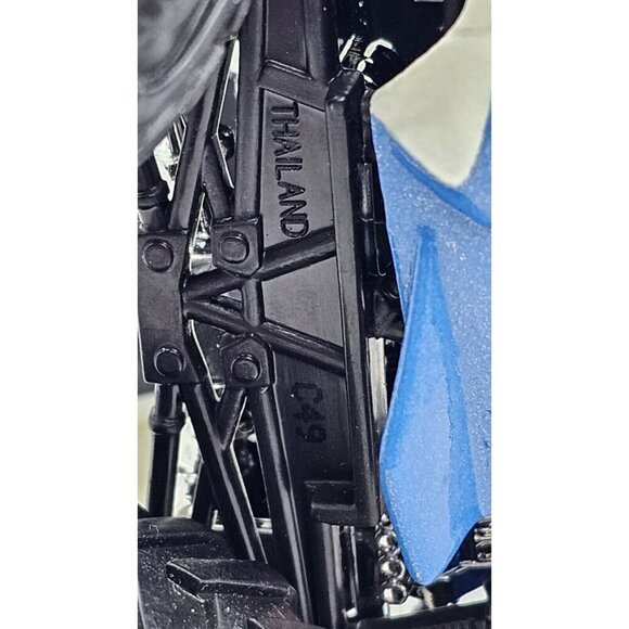 Hot Wheels Monster Jam Truck Shark Wreak 1:64 Scale Captian Carlyle Blue Matalic - Picture 6 of 11